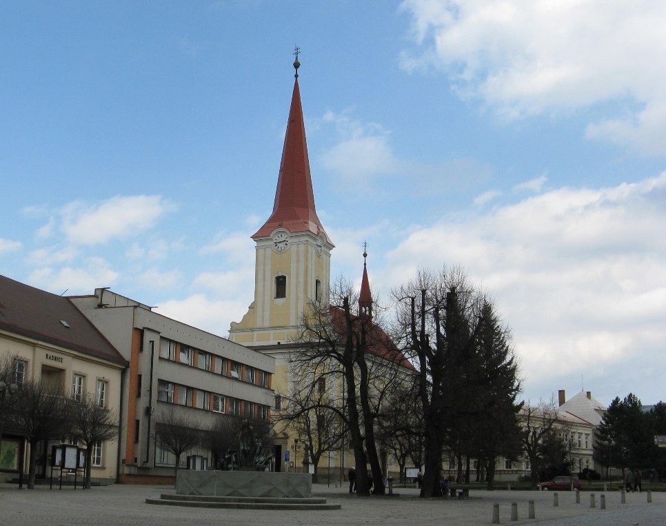 Bystřické náměstí s hotelem Podhoran (r. 2013)