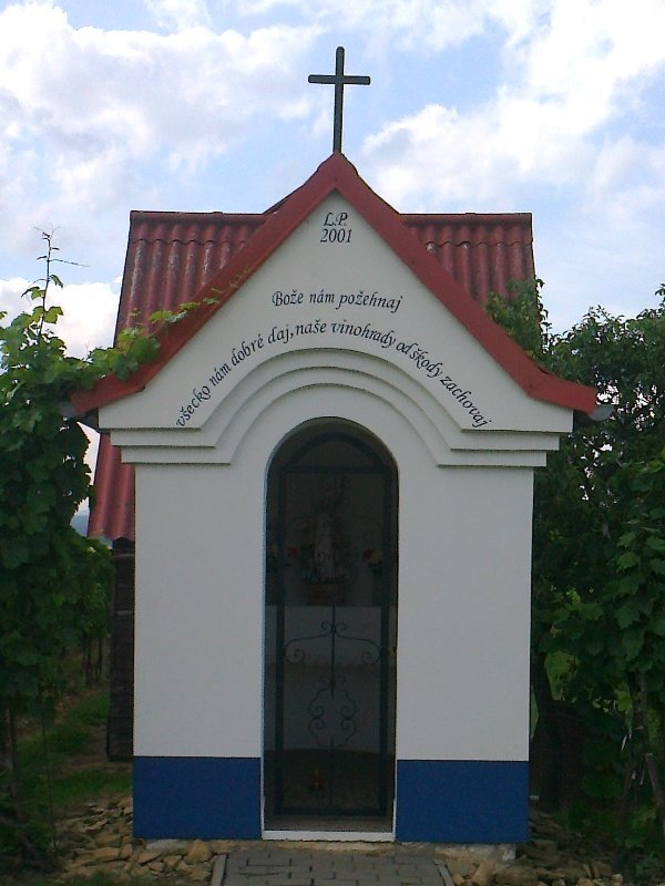 Kaplička ve vinohradech - červenec 2013